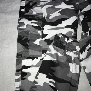 Cargo camo jeans
